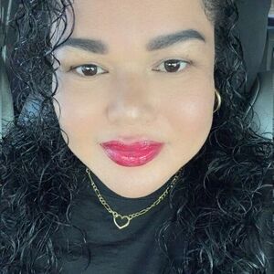 Meet your Posher, Julissa